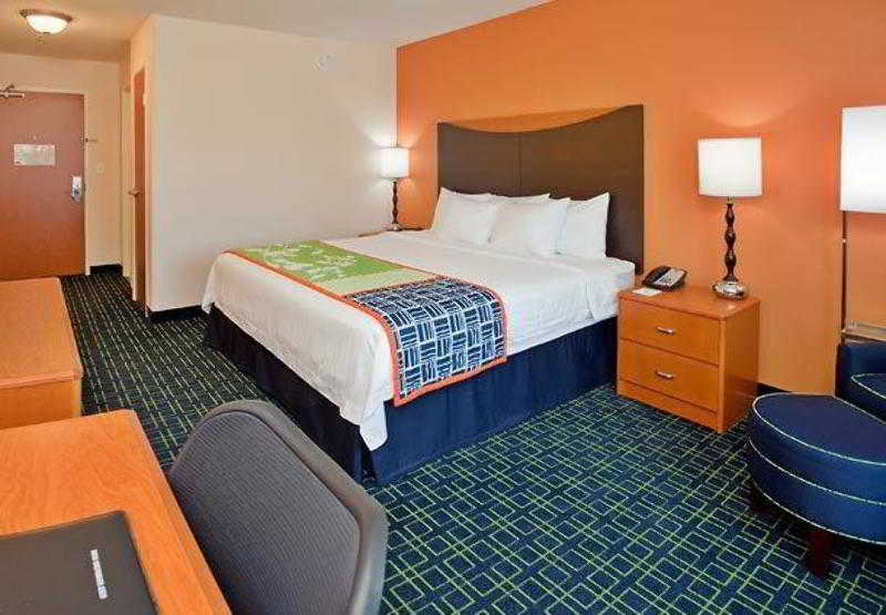 Comfort Inn & Suites Westfield Exterior photo